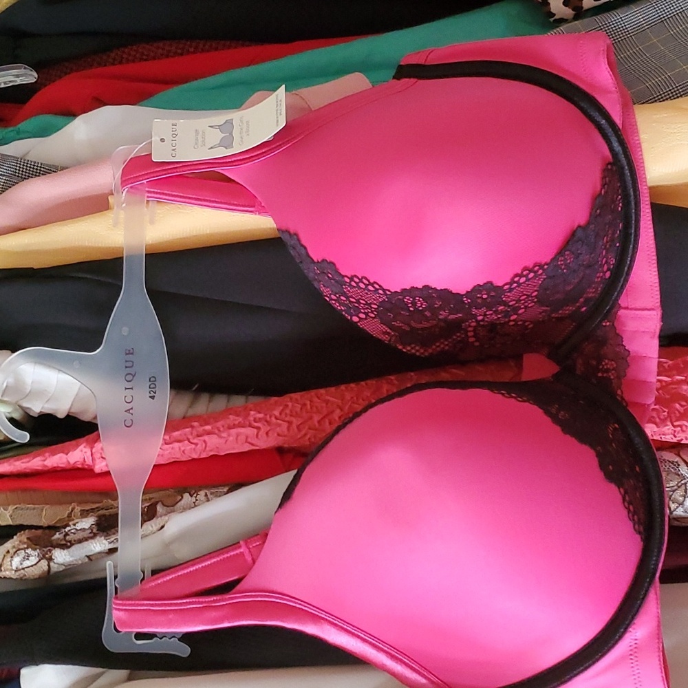 Cacique deep plunge 42DD underwire bra - pink 💗
